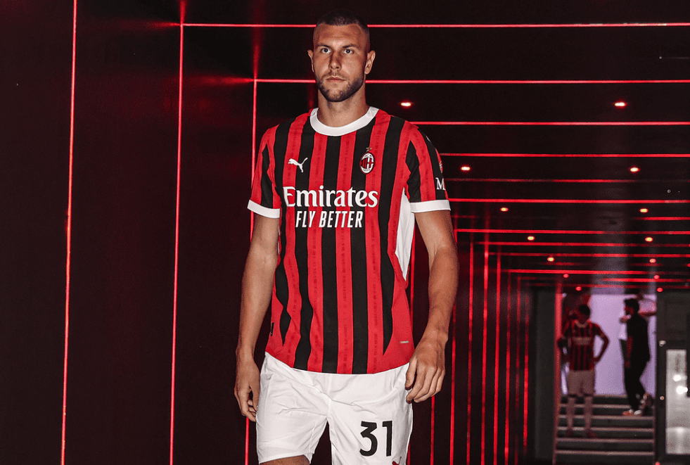 Pavlović i Premijer liga ponovo aktuelna tema: Milan odredio cenu za Srbina